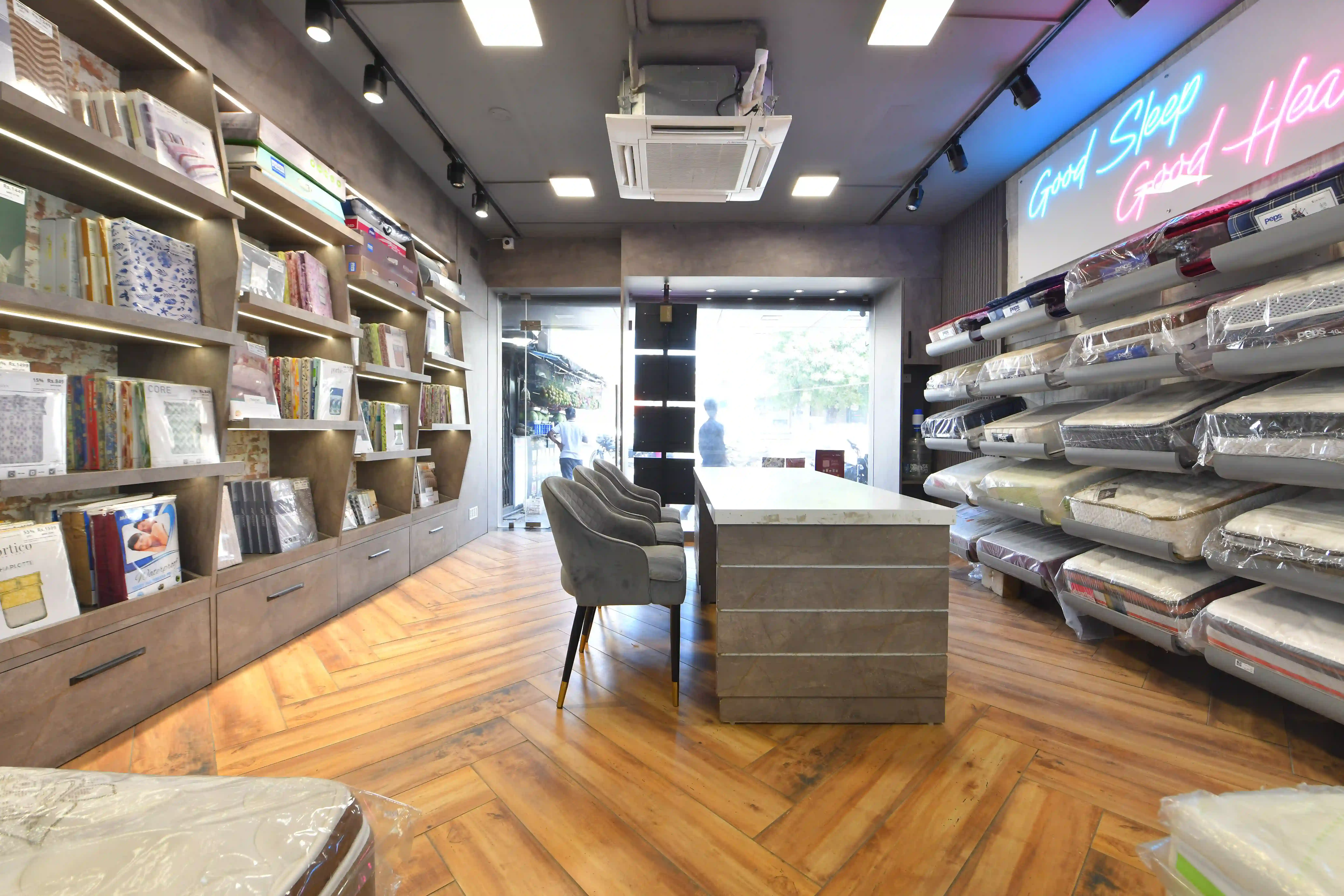 Universal Mattress commercial Interior Project